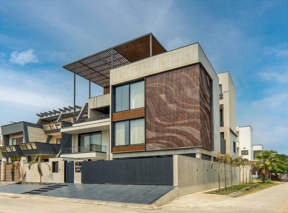 Thin Porcelain Tiles vs Natural Stone: Which is Better for Exterior Elevations?